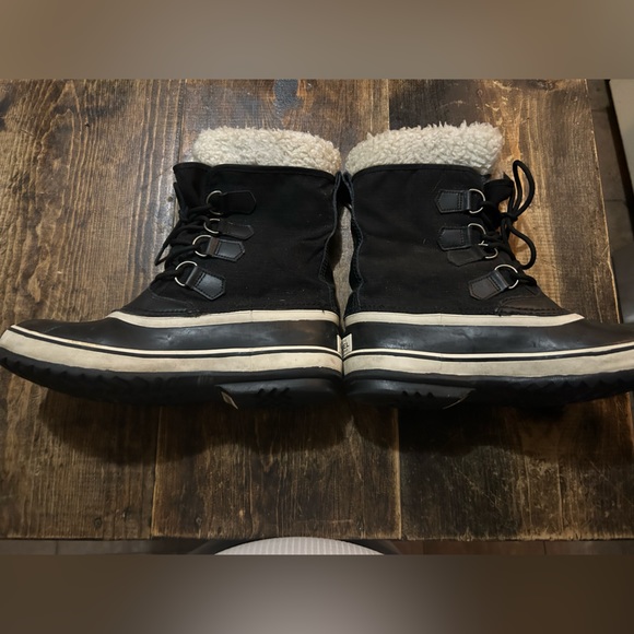 SOREL Women's Black and White Out N About Plus Waterproof Duck Boots Sz.10 - Picture 2 of 9